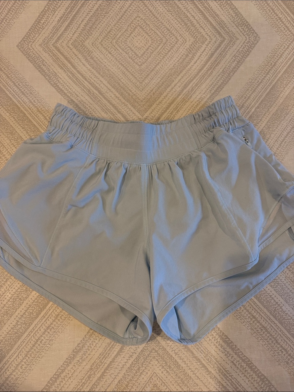 Lululemon Hotty Hot Shorts Low Rise 2.5” Pale Grey Size 2
